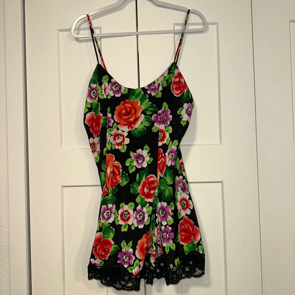 Vintage Victoria's Secret Gold Label black Floral Lace Trim Chemise Slip size M